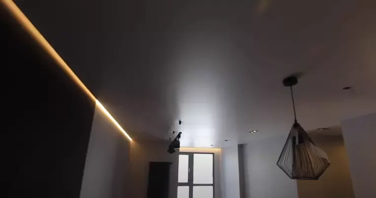 Натяжной потолок KRAAB 3.0 со встроенными светильниками — Новомосковск, Рудничная, 10, фото 1