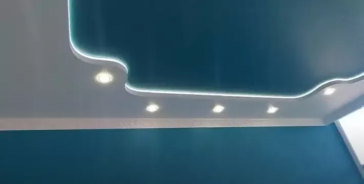 Фактурный натяжной потолок с подсветкой — Новомосковск, Космонавтов, 7, фото 2