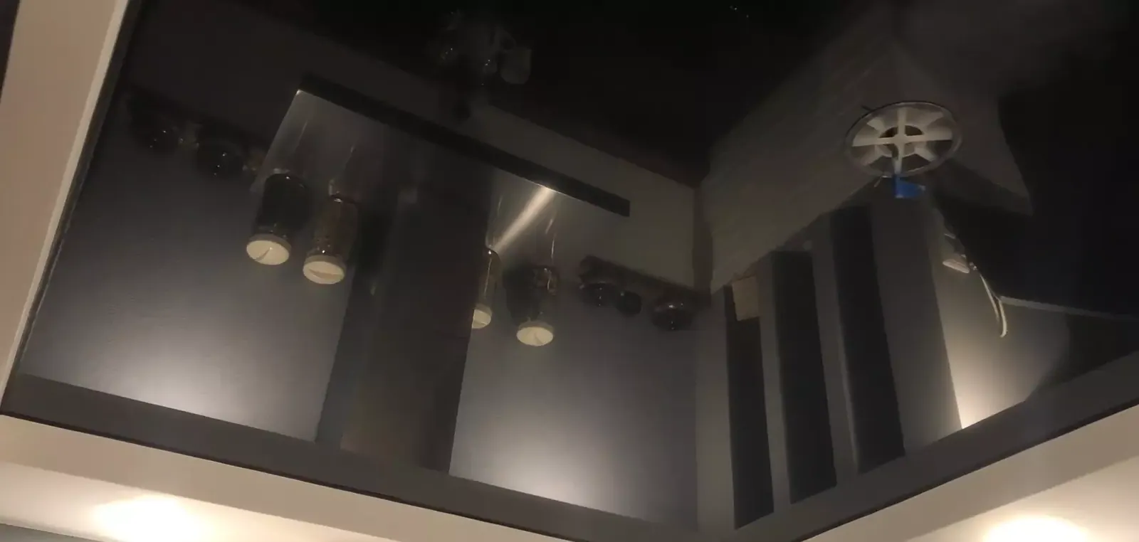 Черный натяжной потолок — Новомосковск, Орджоникидзе, 9, фото 1